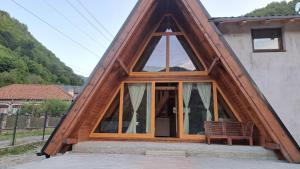 a house with a triangular roof with a window at Lotru Relax A-Frame in Malaia