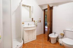 A bathroom at Casa Nueva de Bueu Még 30 kép