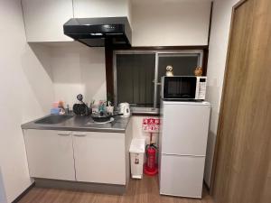 Una cocina o cocineta en 关西机场难波梅田直达花園町の夢旅人