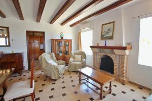 Posezení v ubytování Finca Fantaxat - holiday home with private pool and panoramic views in Benissa