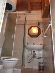 Ένα μπάνιο στο Amazing flat at the heart of 5 Terre National Park