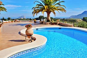 Bazén v ubytování Finca Fantaxat - holiday home with private pool and panoramic views in Benissa nebo v jeho okolí