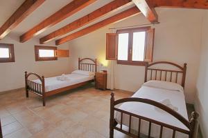 Postel nebo postele na pokoji v ubytování Finca Fantaxat - holiday home with private pool and panoramic views in Benissa + 21 fotografií