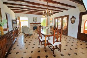 Posezení v ubytování Finca Fantaxat - holiday home with private pool and panoramic views in Benissa