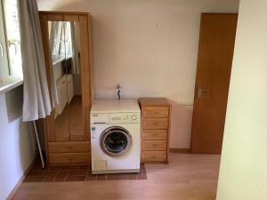 a washer and dryer in a small room at Ferienwohnung Stephinsky in Bad Münstereifel