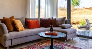 a living room with a couch and a table at vineLodge L in Maikammer