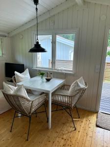 a dining room with a white table and chairs at Odonstigen 2 - Tanumstrand Grebbestad in Grebbestad
