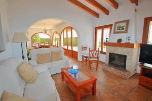 Posezení v ubytování Finca Fantaxat - holiday home with private pool and panoramic views in Benissa