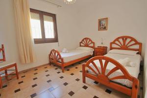 Postel nebo postele na pokoji v ubytování Finca Fantaxat - holiday home with private pool and panoramic views in Benissa