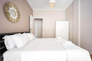 Postel nebo postele na pokoji v ubytování GK Niki by GK Properties