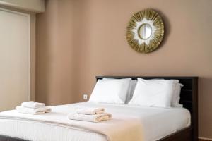 Postel nebo postele na pokoji v ubytování GK Niki by GK Properties