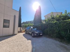 Foto dalla galleria di La Fossette - T2 avec terrasse, parking et wifi a Le Lavandou