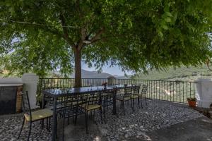 A balcony or terrace at Cortijo Entresierras