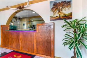 a restaurant with a wooden door and a mirror at Econo Lodge Inn & Suites Near Lackland AFB in San Antonio +29 photos