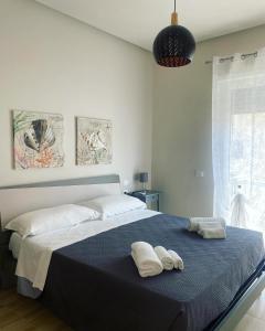a bedroom with a bed with two towels on it at Leila's Home in Gaeta
