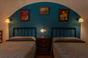 A bed or beds in a room at Cortijo Entresierras