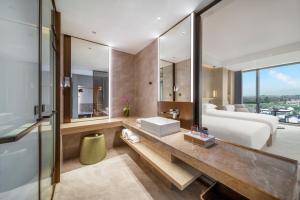 Koupelna v ubytování New Century Mansion Resort Hangzhou Xianghu Baoyi