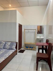 Postel nebo postele na pokoji v ubytování Nhà Nghỉ Mỹ Linh 5