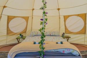 Postel nebo postele na pokoji v ubytování Freespirit Glamping