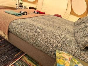 Postel nebo postele na pokoji v ubytování Freespirit Glamping