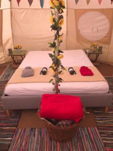 Postel nebo postele na pokoji v ubytování Freespirit Glamping