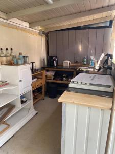 A kitchen or kitchenette at Maria Vendéghaz