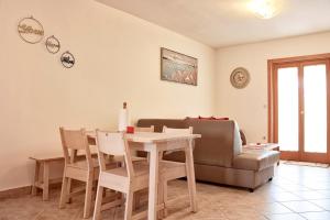 Posezení v ubytování Vabriga Family Apartment with Pool