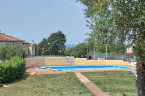 Bazén v ubytování Vabriga Family Apartment with Pool nebo v jeho okolí