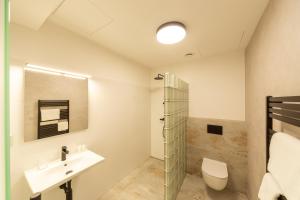 Kúpeľňa v ubytovaní Bohemia Inn Hotel
