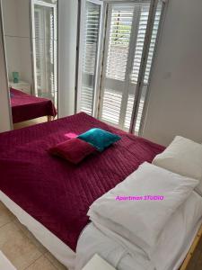 Posteľ alebo postele v izbe v ubytovaní Apartment Roby