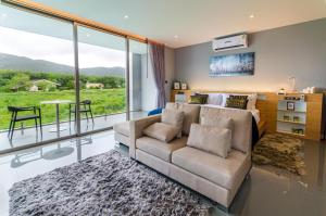 Nespecifikovaný výhled na hory nebo výhled na hory při pohledu z vily