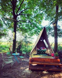 Zahrada ubytování Eco-Camping De Helleborus, Yurt, Bell & Safari tent, Pipo, Caravans, Dorms and Units