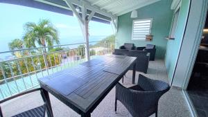 Balkoni atau teres di Logements Vue Mer accès piscine en Guadeloupe