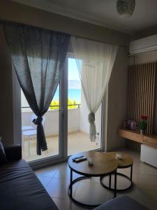 Predel za sedenje v nastanitvi Aron Home