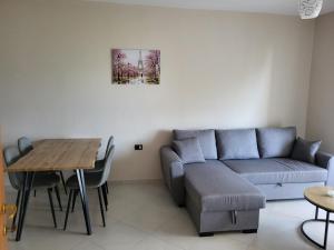 Predel za sedenje v nastanitvi Aron Home