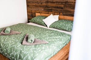 Postel nebo postele na pokoji v ubytování Apartmány ZeMě