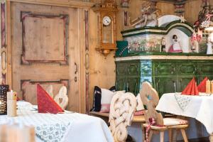 Posezení v ubytování Hotel Edelweiß-Schlössl