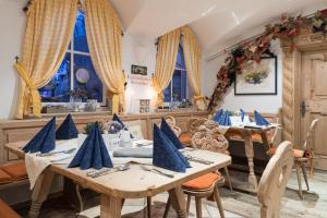 Posezení v ubytování Hotel Edelweiß-Schlössl