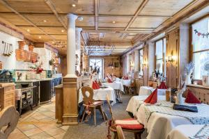 Restaurace v ubytování Hotel Edelweiß-Schlössl