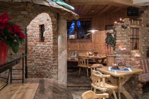 Restaurace v ubytování Hotel Edelweiß-Schlössl