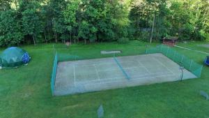Tennis ja/või seinatennis majutusasutuses Valašský Šalet või selle läheduses