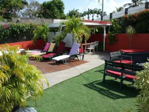 Taman di luar Appartement charmant à Sainte-Anne, 70 m², avec piscine