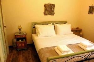 Ένα ή περισσότερα κρεβάτια σε δωμάτιο στο Stone Gea Apartment up floor