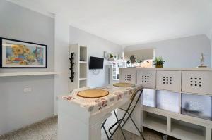 Telewizja i/lub zestaw kina domowego w obiekcie Luminoso apartamento en la Plaza del Charco