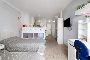 Telewizja i/lub zestaw kina domowego w obiekcie Luminoso apartamento en la Plaza del Charco