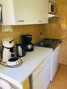 Kuchyňa alebo kuchynka v ubytovaní Ferienwohnung am Golfplatz + 16 fotografií