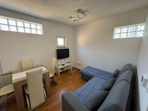 Μια τηλεόραση ή/και κέντρο ψυχαγωγίας στο Apartman Laura