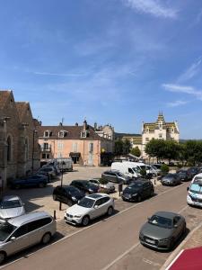 a group of cars parked in a parking lot at Chez Romain - Appartement au coeur de Meursault in Meursault