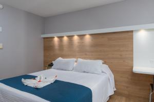 Postel nebo postele na pokoji v ubytování Hotel Costamar Ponta Verde