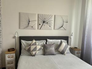 Posteľ alebo postele v izbe v ubytovaní Relax & Comfort Redona 8 Green Oasis near City Centre